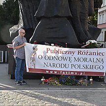 Galeria - Różaniec na szaniec - publiczny różaniec na Starym Rynku, 13 września 2020 r./fot. Anna Kopeć