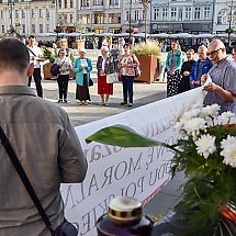 Galeria - Różaniec na szaniec - publiczny różaniec na Starym Rynku, 13 września 2020 r./fot. Anna Kopeć