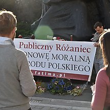 Galeria - Różaniec na szaniec - publiczny różaniec na Starym Rynku, 13 września 2020 r./fot. Anna Kopeć