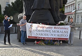 Co miesiąc modlą się na Starym Rynku [ZDJĘCIA]