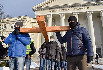 Procesja Różańcowa ponownie przeszła ulicami Bydgoszczy [GALERIA]