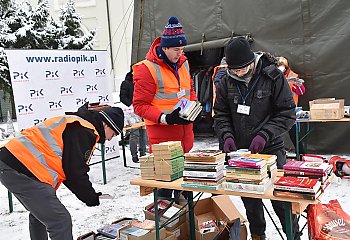 „Niedziela niehandlowa”. Przy Bazylice odbył się wyjątkowy „kiermasz” [ZDJĘCIA]