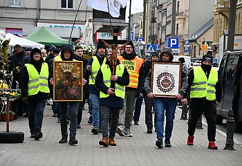 Powierzali się Maryi. Procesja różańcowa przeszła ulicami Bydgoszczy