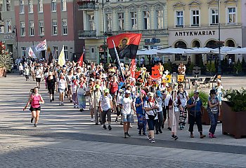 „Posłani w pokoju Chrystusa”. Pielgrzymi z Bydgoszczy wyruszyli na Jasną Górę [ZDJĘCIA]