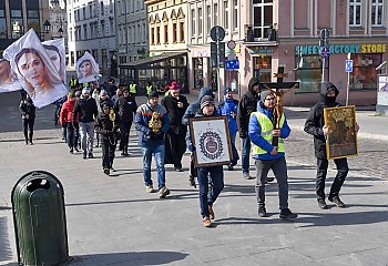 Wojownicy Maryi. Biskup Włodarczyk zaprasza do udziału we Wspólnym Różańcu Ulicami Miasta