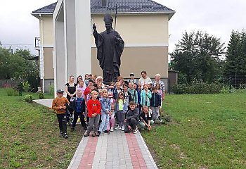 „Czym chłodna woda na pustyni w południowej porze, tym jałmużna w ODPOWIEDNIM czasie”. Pomoc charytatywna Caritas Zamościa w czasie wojny.