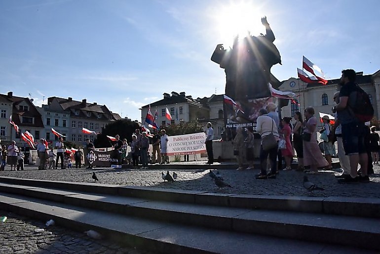 Różaniec na szaniec. Kolejna modlitwa na Starym Rynku