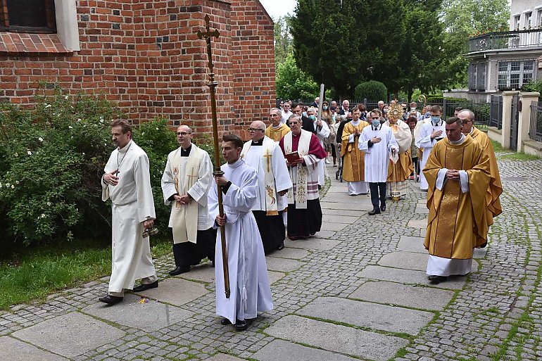 Procesje Bożego Ciała przeszły wokół świątyń i ulicami [ZDJĘCIA]