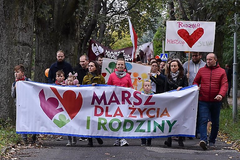 „Po stronie życia i wiernej miłości”. Marsz dla Życia i Rodziny przeszedł ulicami Bydgoszczy [GALERIA]