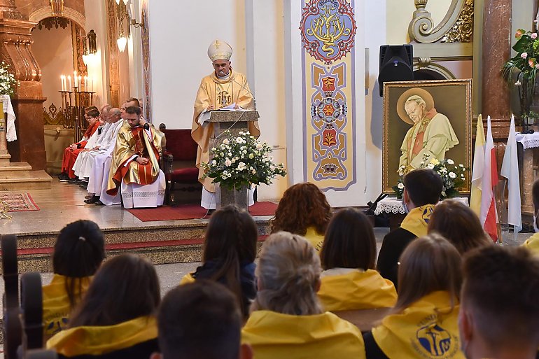 „Uczeń Chrystusa ma powód, by się nie lękać”. Obchody Dnia Papieskiego w diecezji bydgoskiej [ZDJĘCIA]