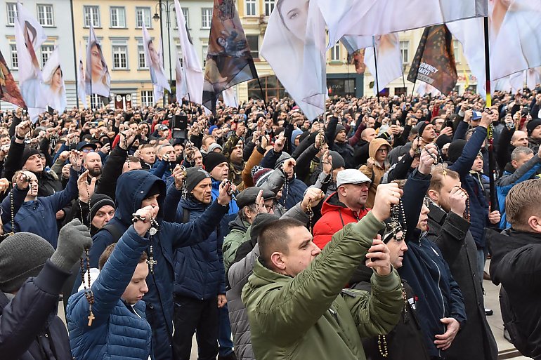 Mężczyźni z całej Polski modlili się w Bydgoszczy [ZDJĘCIA]