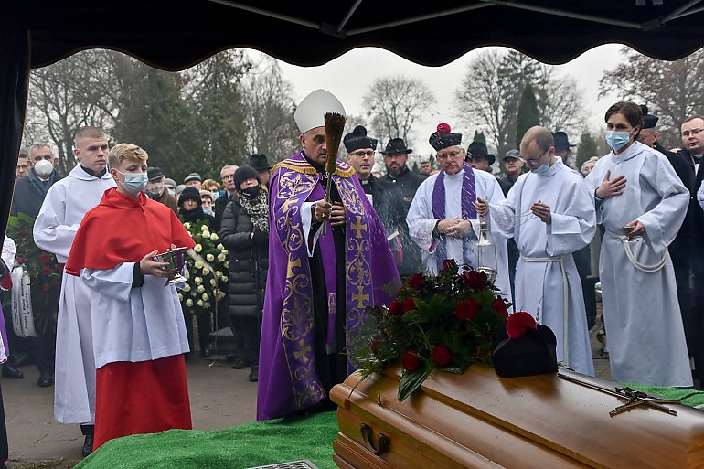 Księdza prałata Władysława Mielcarka żegnały tłumy [ZDJĘCIA]