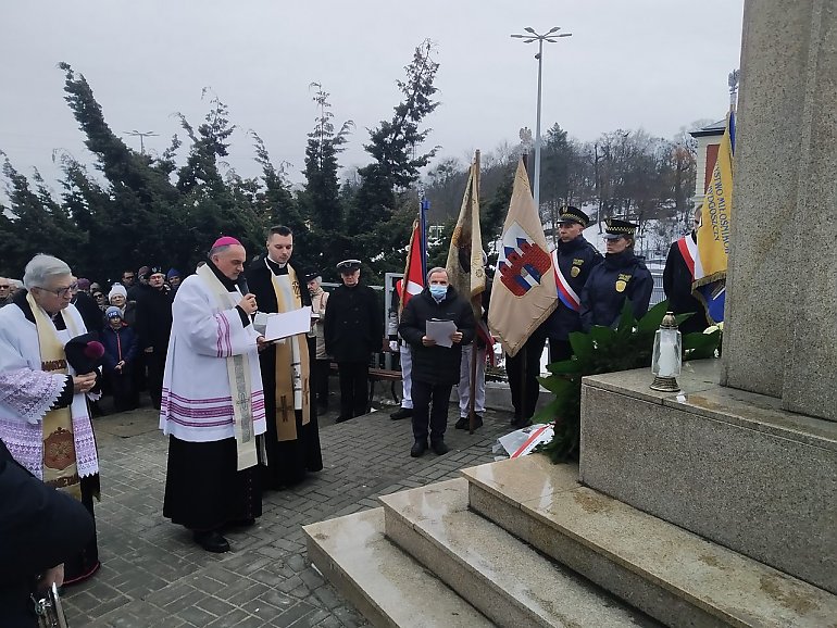 Uroczystość 102. rocznicy powrotu do Macierzy pod pomnikiem Najświętszego Serca Pana Jezusa [GALERIA]