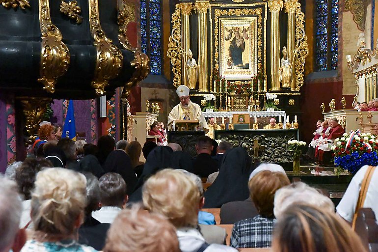 Ksiądz biskup Dajczak w Bydgoszczy: Miłość jest otwarciem