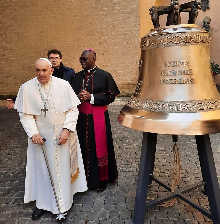 Papież Franciszek poświęcił dzwon „Głos Nienarodzonych”