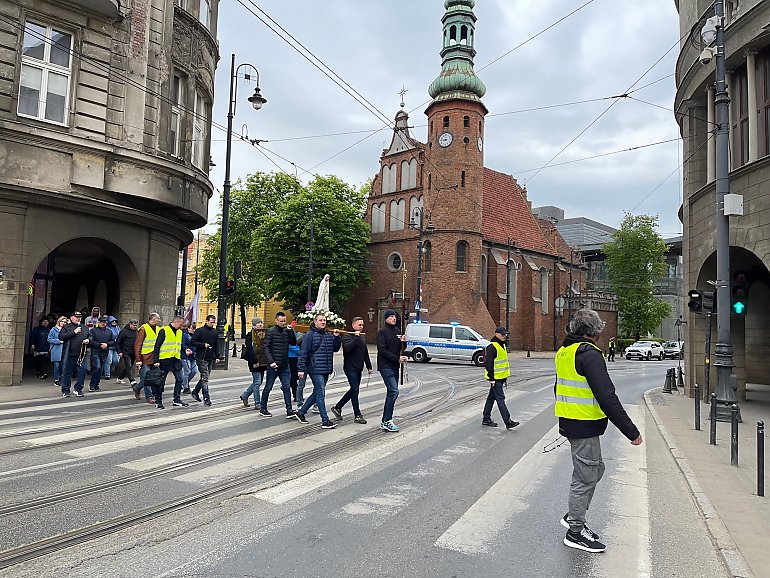 Wojownicy Maryi modlili się na Różańcu ulicami miasta 