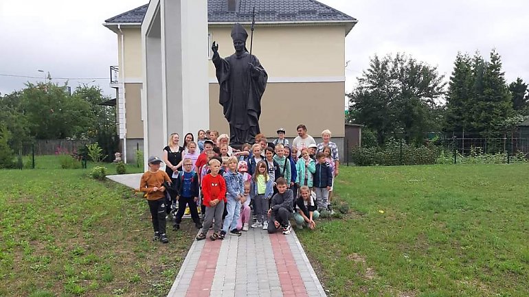 „Czym chłodna woda na pustyni w południowej porze, tym jałmużna w ODPOWIEDNIM czasie”. Pomoc charytatywna Caritas Zamościa w czasie wojny.